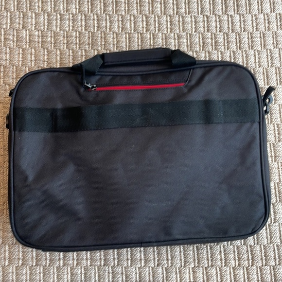 New! Case Logic laptop case 15 inch - Picture 7 of 15